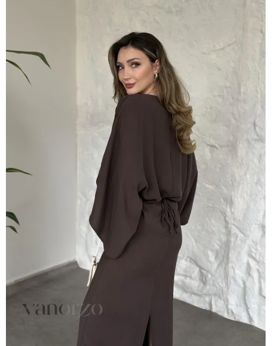 فستان ماكسي بأكمام فضفاضة: أناقة عصرية