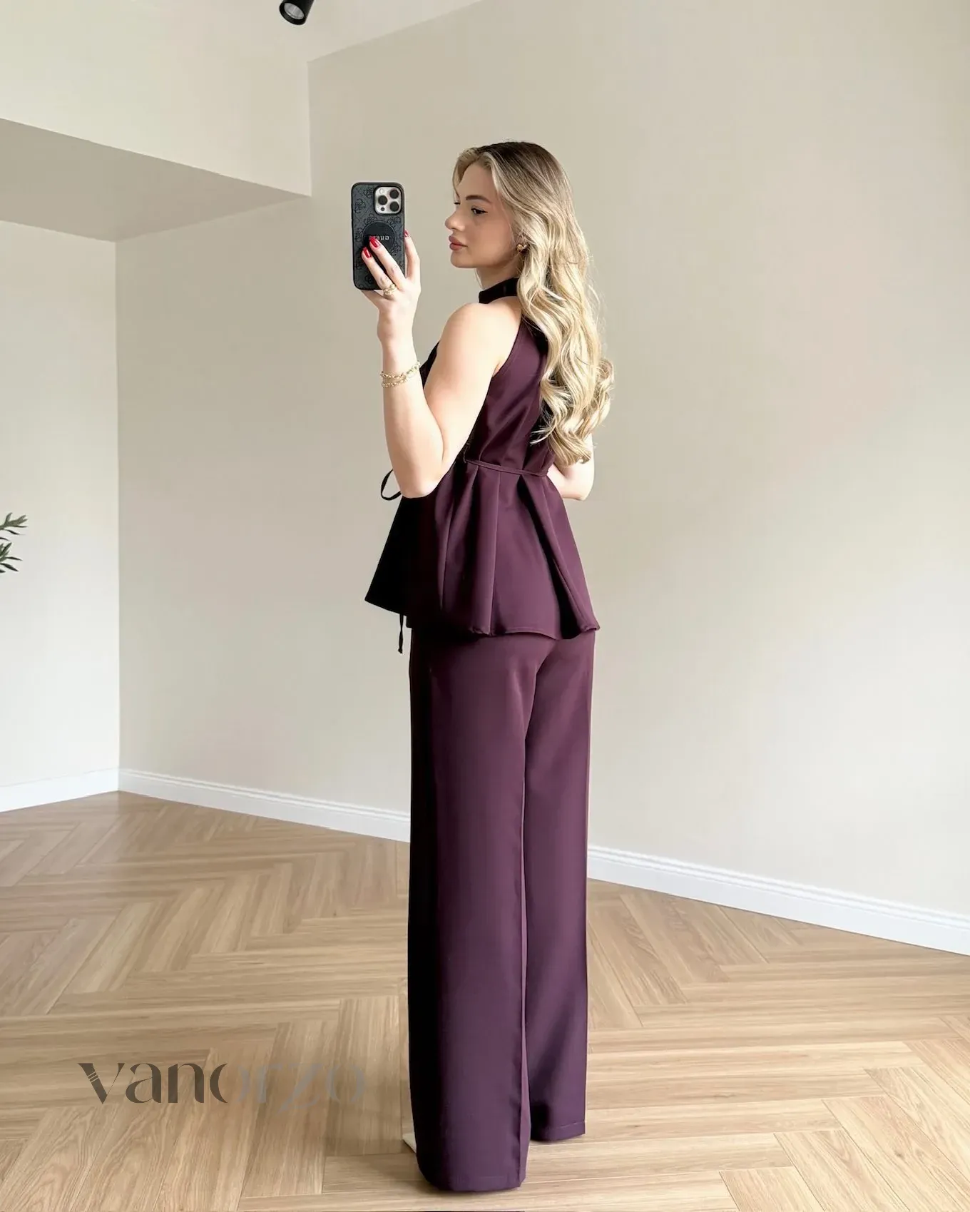 أنسومبل هالتر أنيق: لمسة فخمة لمناسباتك