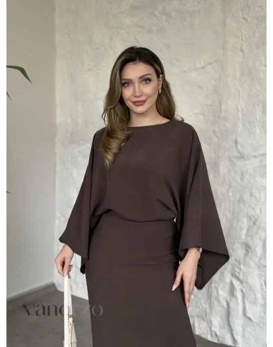 فستان ماكسي بأكمام فضفاضة: أناقة عصرية